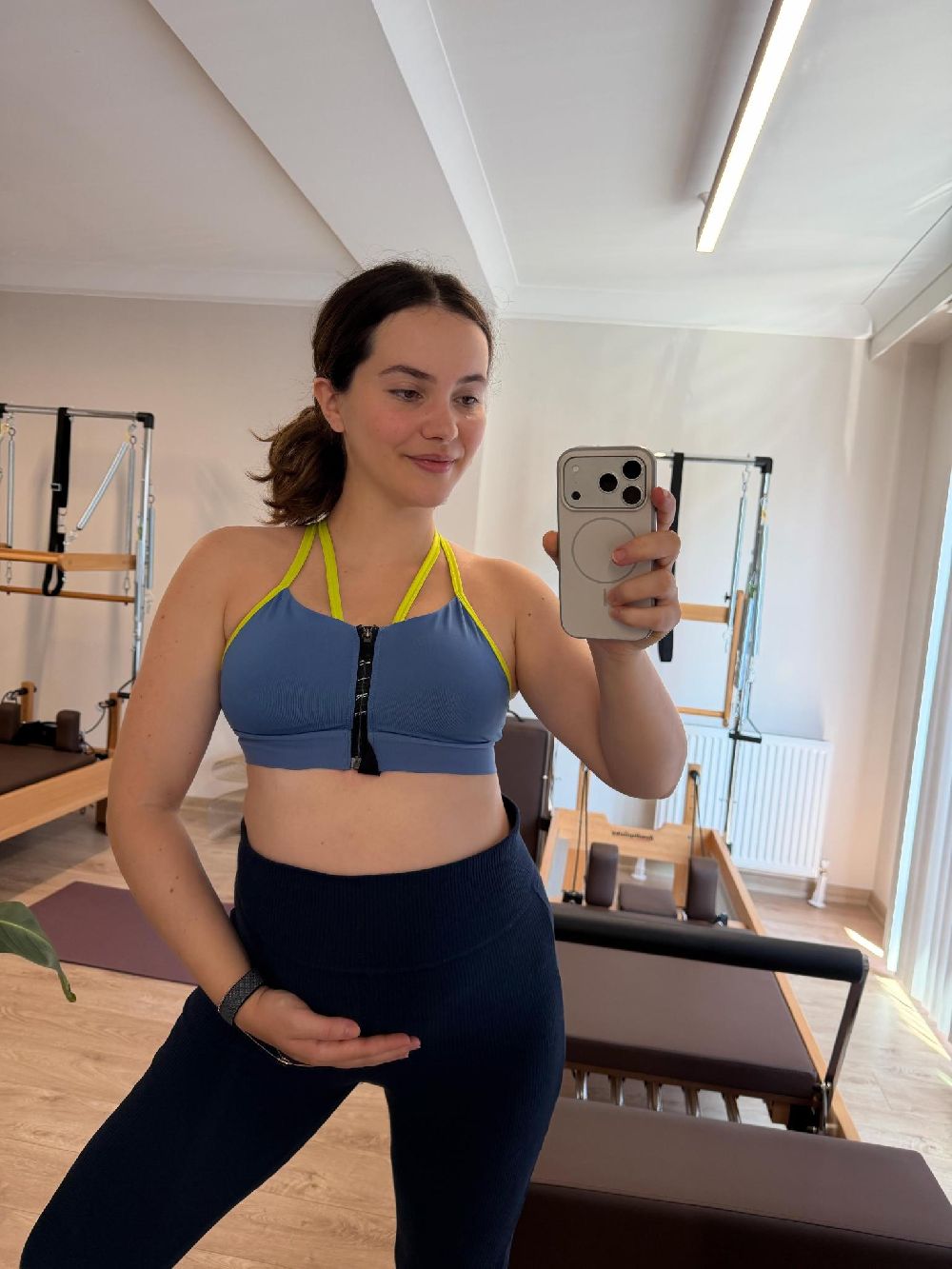 Almila Ada’dan hamilelik pilatesi!