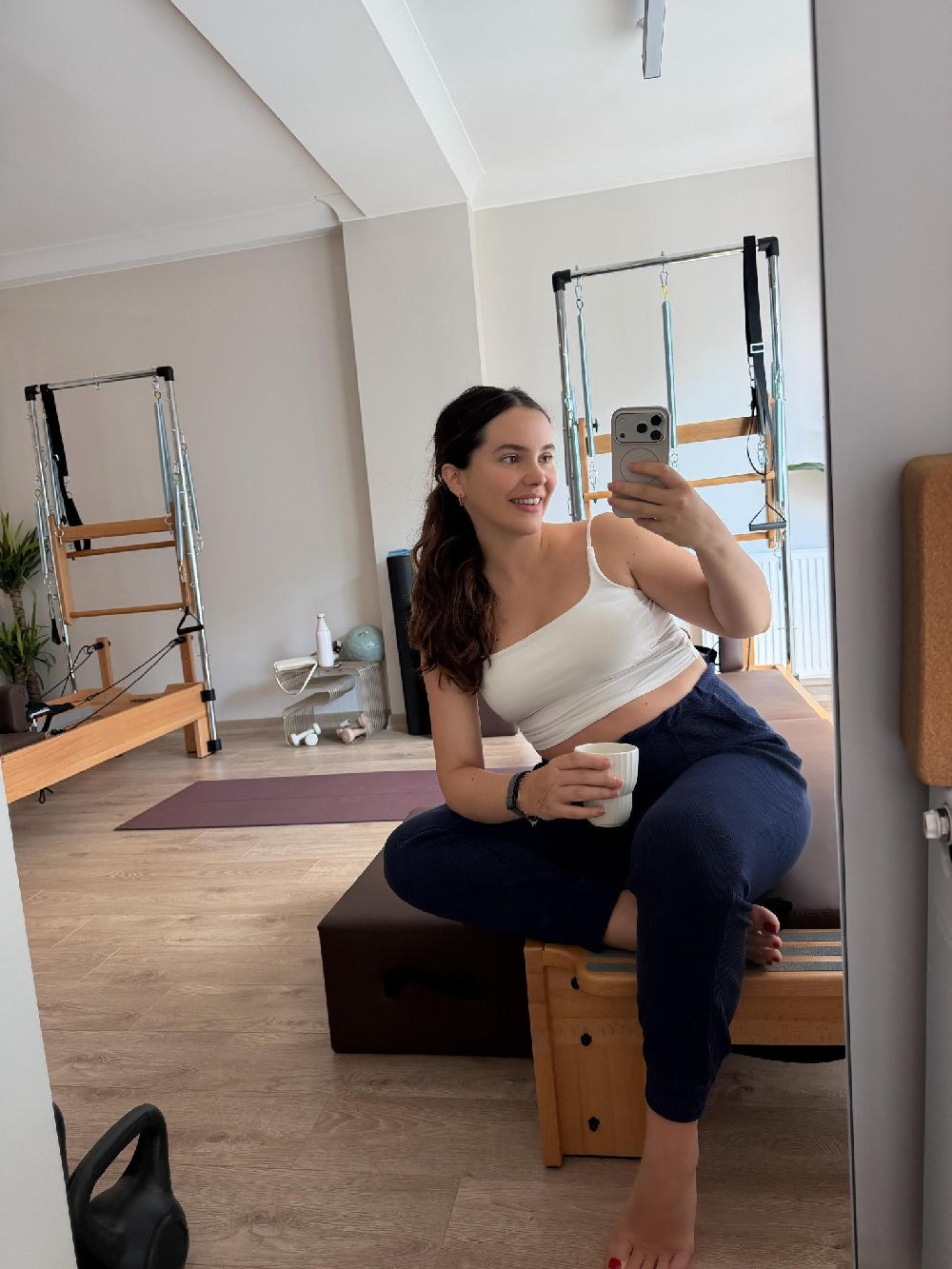 Almila Ada’dan hamilelik pilatesi!