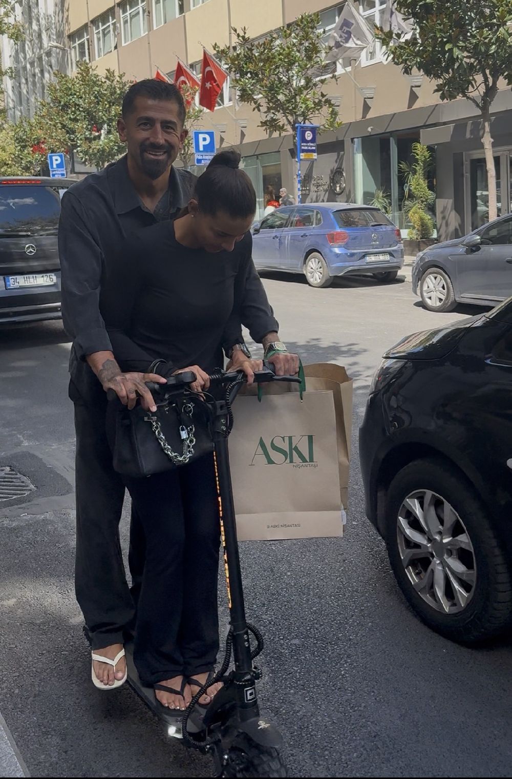 Kerem Demirbay scooter'unu valeye verdi