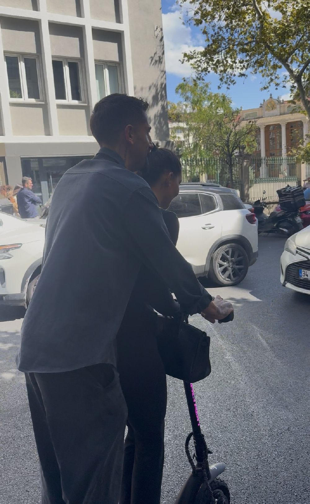 Kerem Demirbay scooter'unu valeye verdi