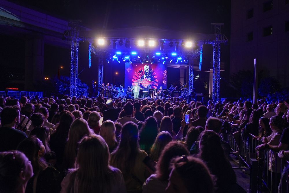 Levent Yüksel İstanbul'da sahne aldı