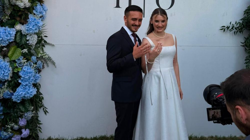 Ömer Hasdemir ile Hazal Turan nişanlandı