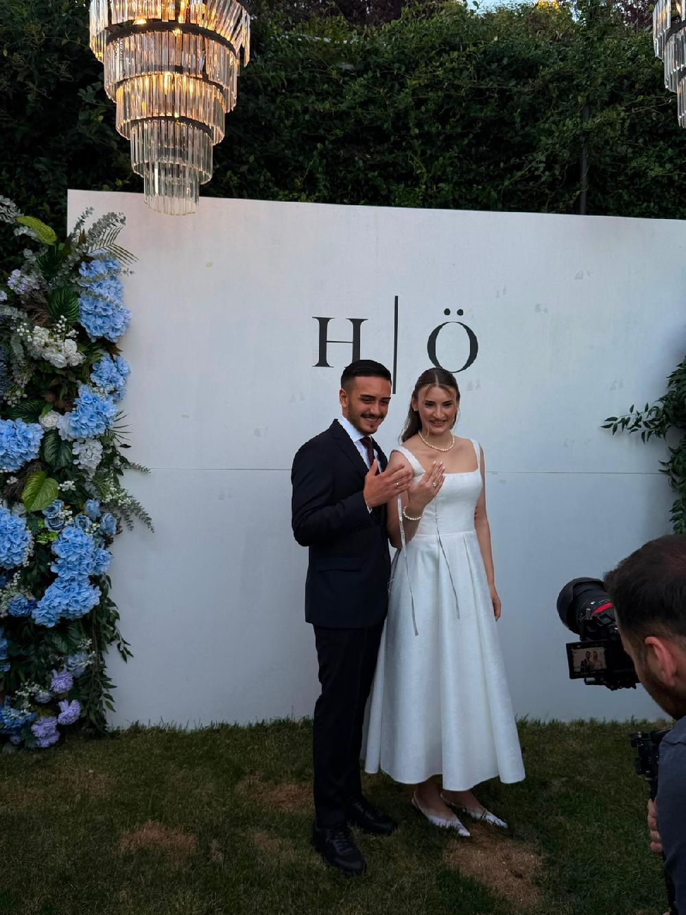 Ömer Hasdemir ile Hazal Turan nişanlandı