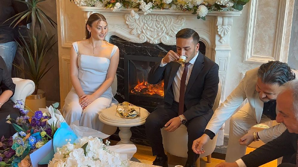 Ömer Hasdemir ile Hazal Turan nişanlandı