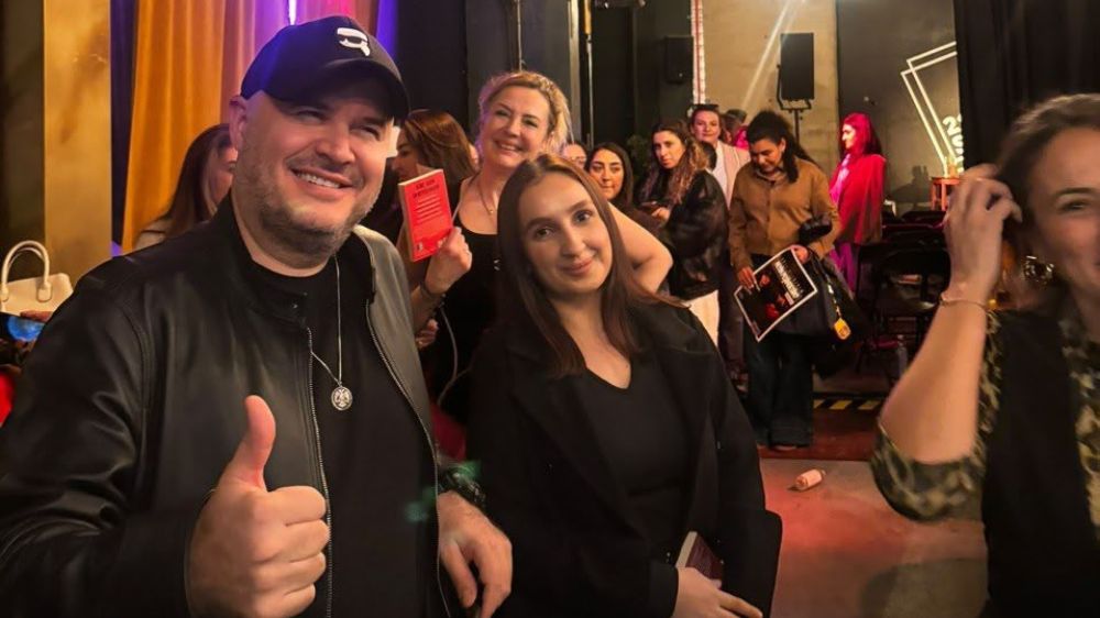 Adil Yıldırım'a Londra'da yoğun ilgi gördü