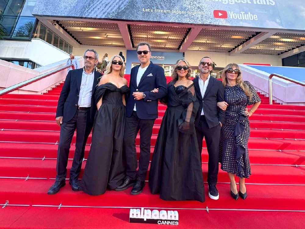 Konu Komşu'nun Cannes çıkarması