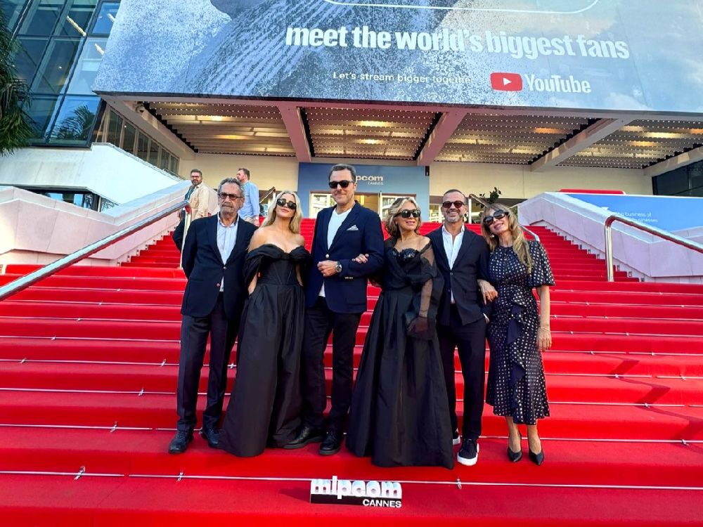 Konu Komşu'nun Cannes çıkarması