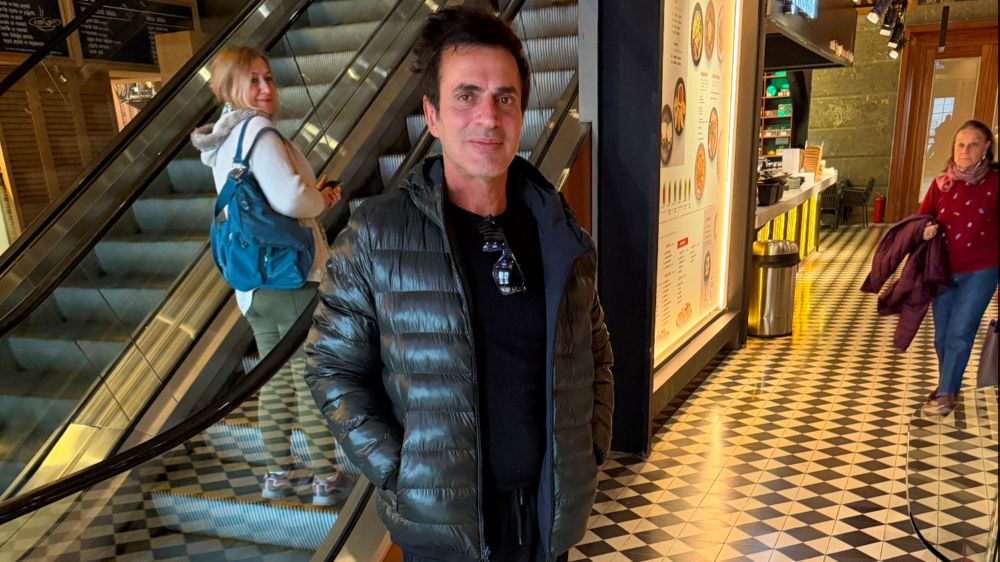 Teoman film izlerken uyuyakaldı