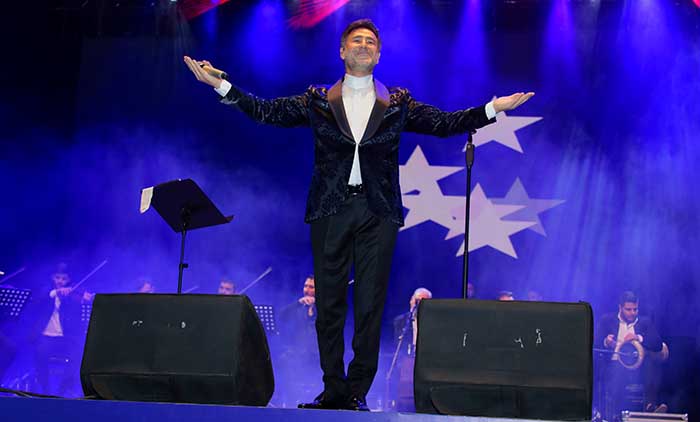 İzzet Yıldızhan Diyarbakır’da hemşehrileri için söyledi