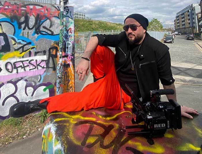 Ünlü Şarkıcı Reklam Sesi Oldu