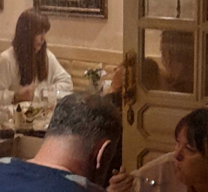 Felekten Bir Gece Çaldı! Aynı Mekanda Tam 14 Saat...