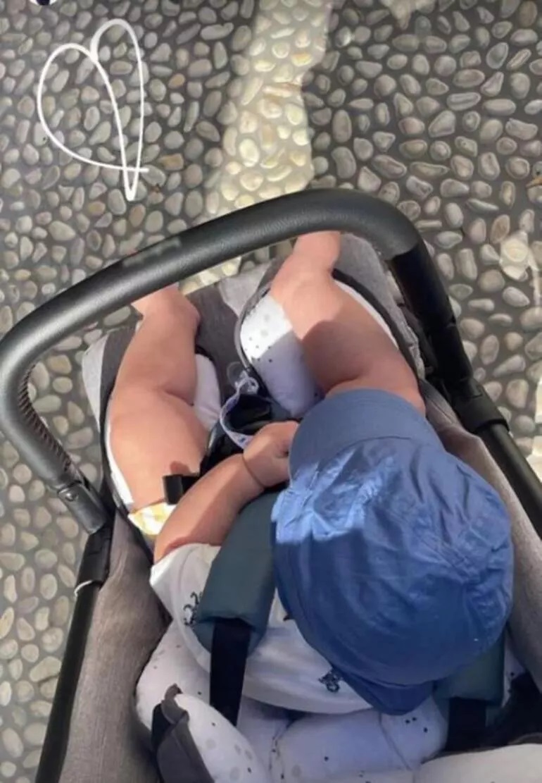 Kıvanç Tatlıtuğ'un oğlu Kurt Efe denizle tanıştı