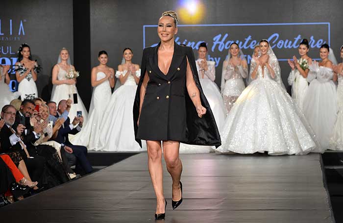 Podyumda Gözyaşlarına Hakim Olamadı!