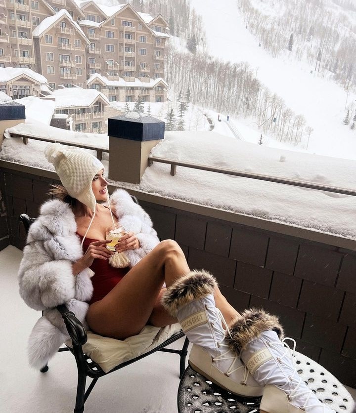 Alessandra Ambrosio Karda Mayoyla Poz Verdi