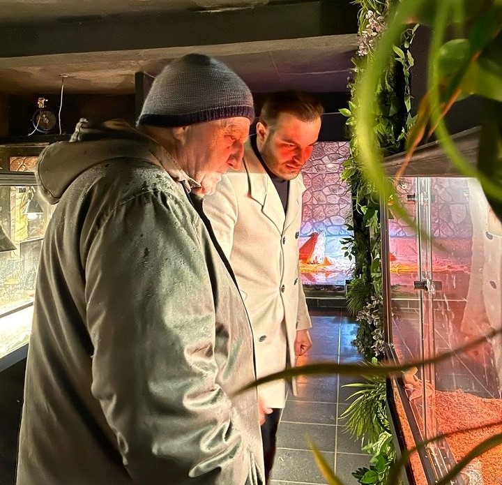 Kurtlar Vadisi Dizisinde Doğu Bey&#039;e Hayat Veren Altan Akışık Yıllar Sonra Ortaya Çıktı! Son Hali Görenleri Şaşırttı