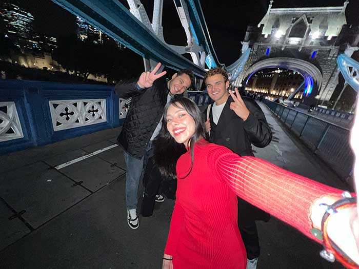 Londra Sokaklarında Aşkını Aradı