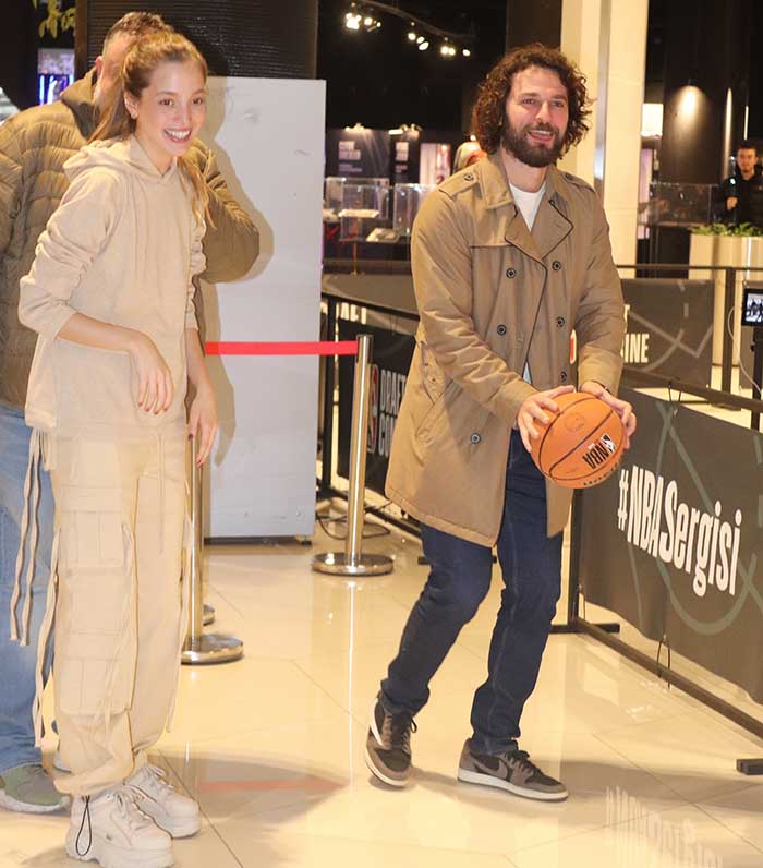 Ünlü Çift Hakkında Çarpıcı İddia!