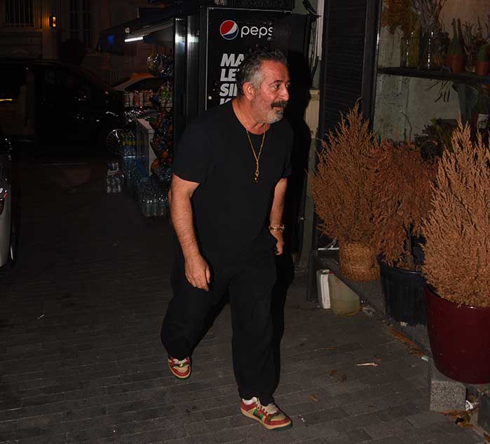 Cem Yılmaz Kız Arkadaşıyla Görüntülendi