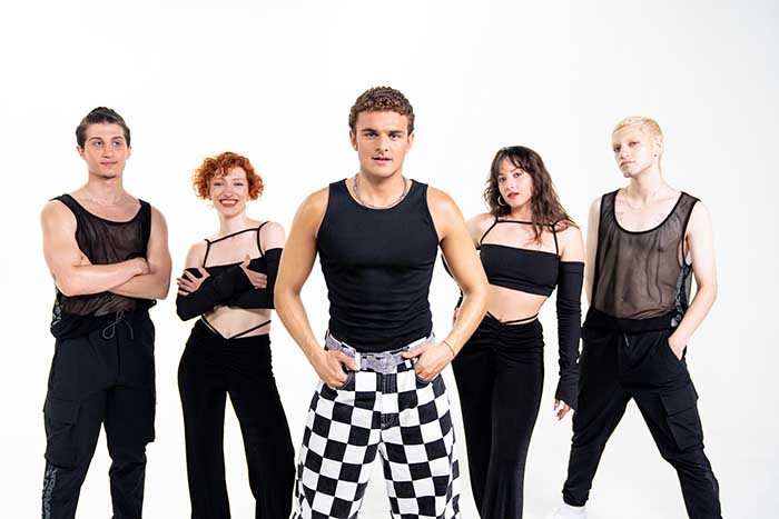 Cem Yenel&#39;den &#39;Gitmicem&#39; Sürprizi! TikTok&#39;ta Gündem Oldu