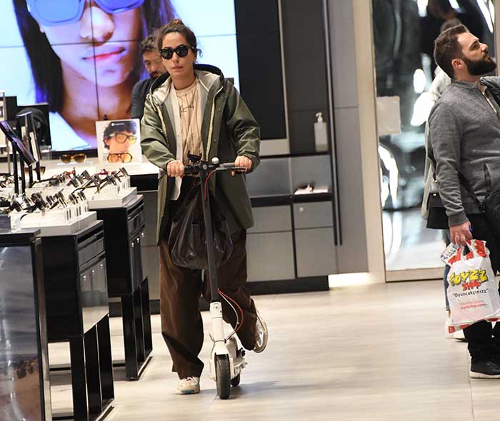 Scooter&#39;la Alışverişe Çıktı! Ekranlara Döneceğini Müjdeledi