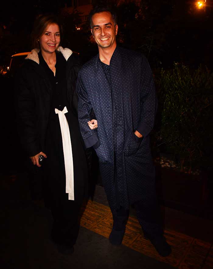 Cihangir&#039;de Bornoz ve Gecelikle Görüntülendiler