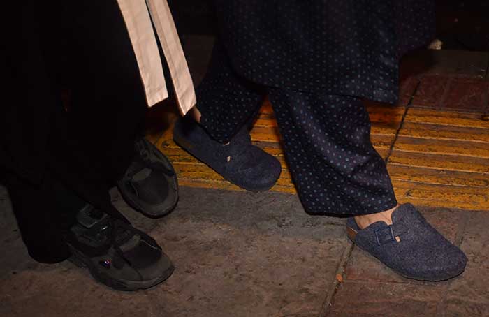 Cihangir&#039;de Bornoz ve Gecelikle Görüntülendiler