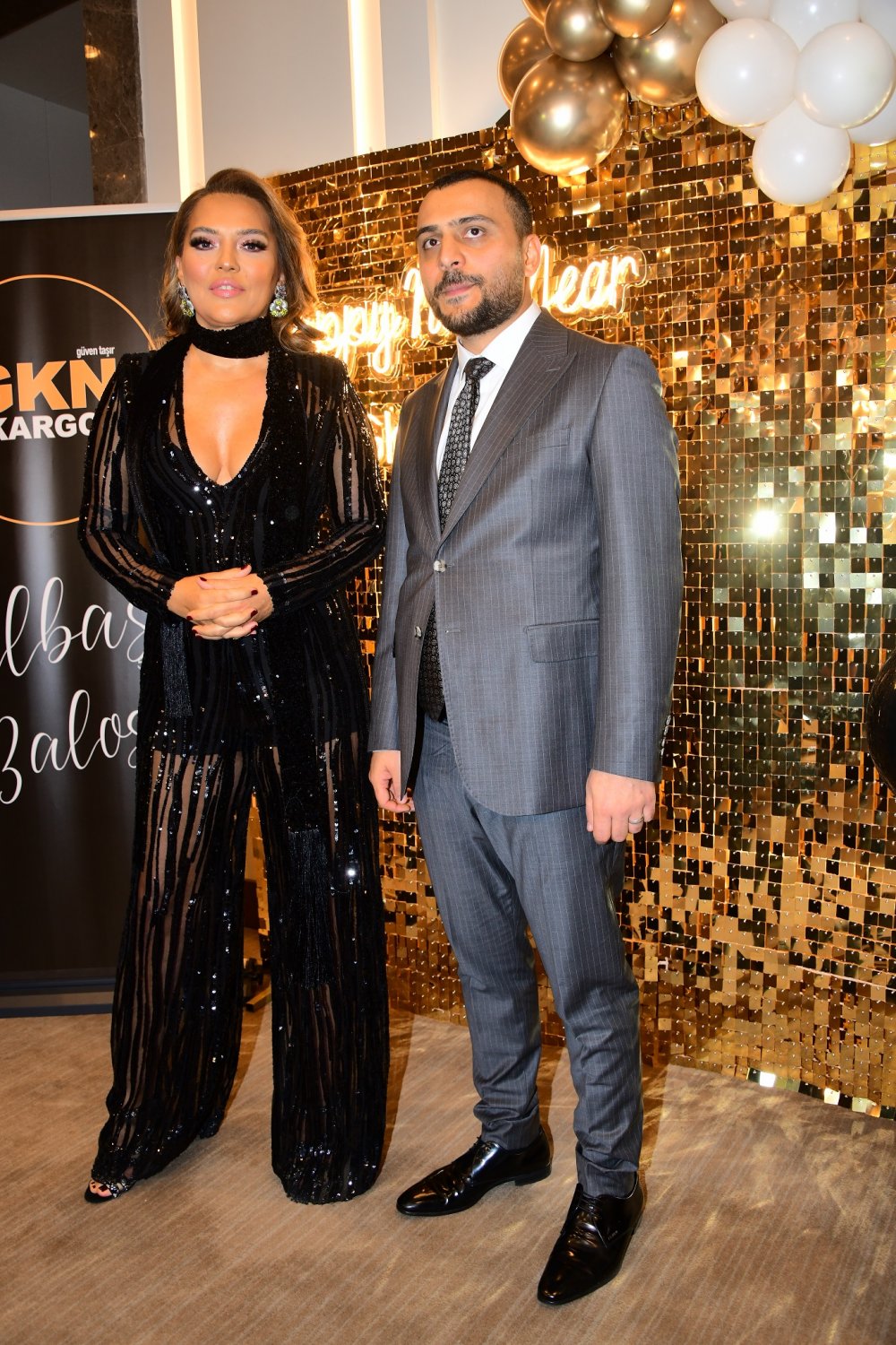 Demet Akalın: Sahnede Derli Toplu Giyinirsek Güzel Olur