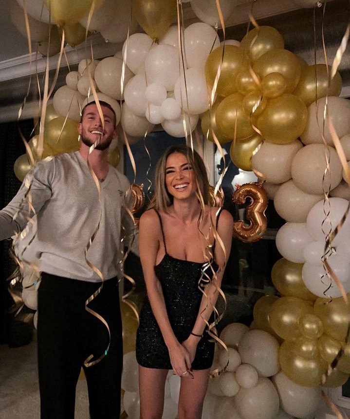 Ünlü İsim Kumsalda Hamilelik Pozunu Paylaştı