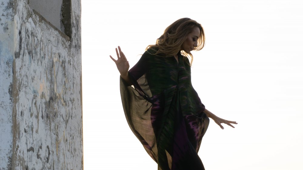 Emel Coşkun’dan ‘Enkaz’ ile muhteşem dönüş