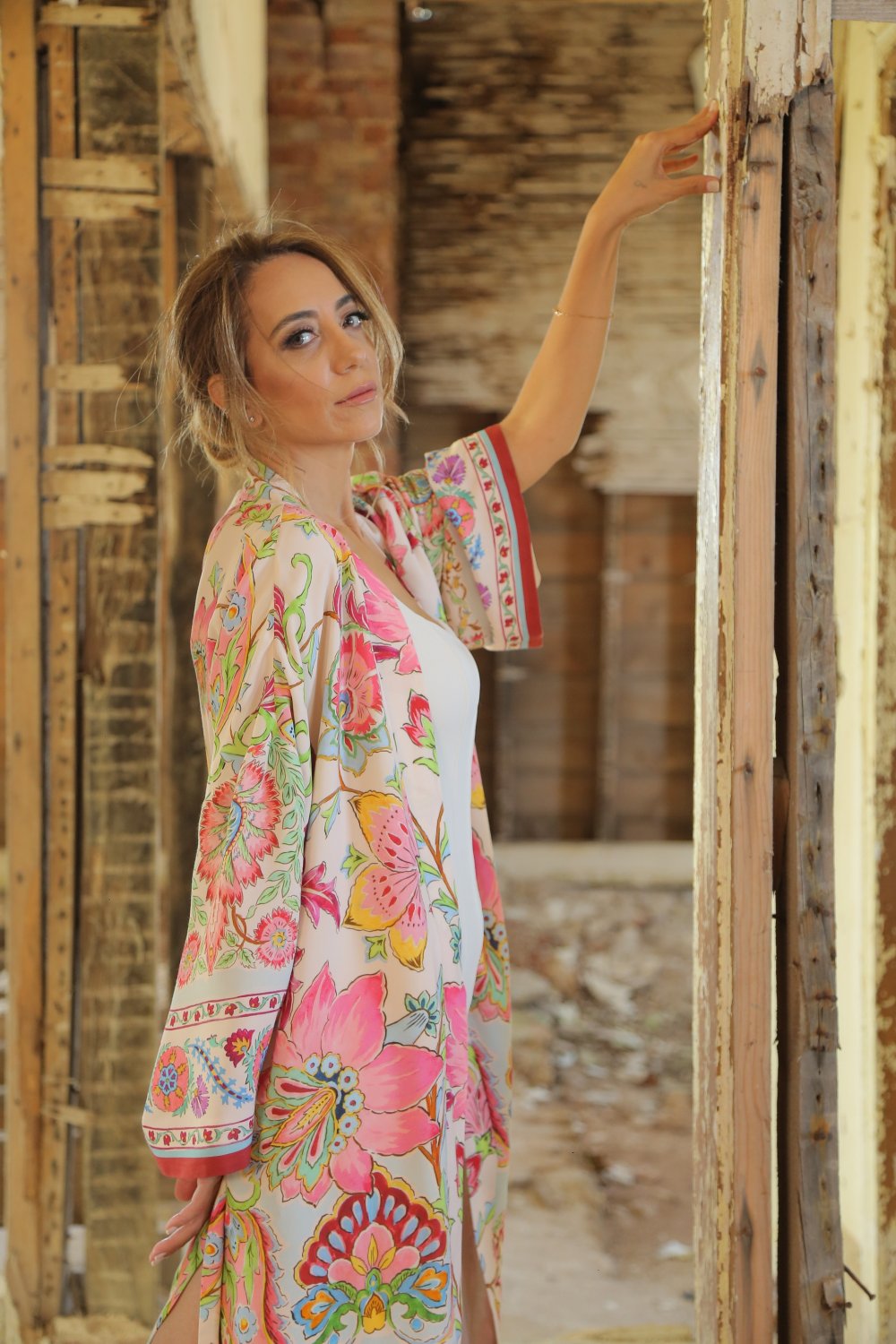 Emel Coşkun’dan ‘Enkaz’ ile muhteşem dönüş