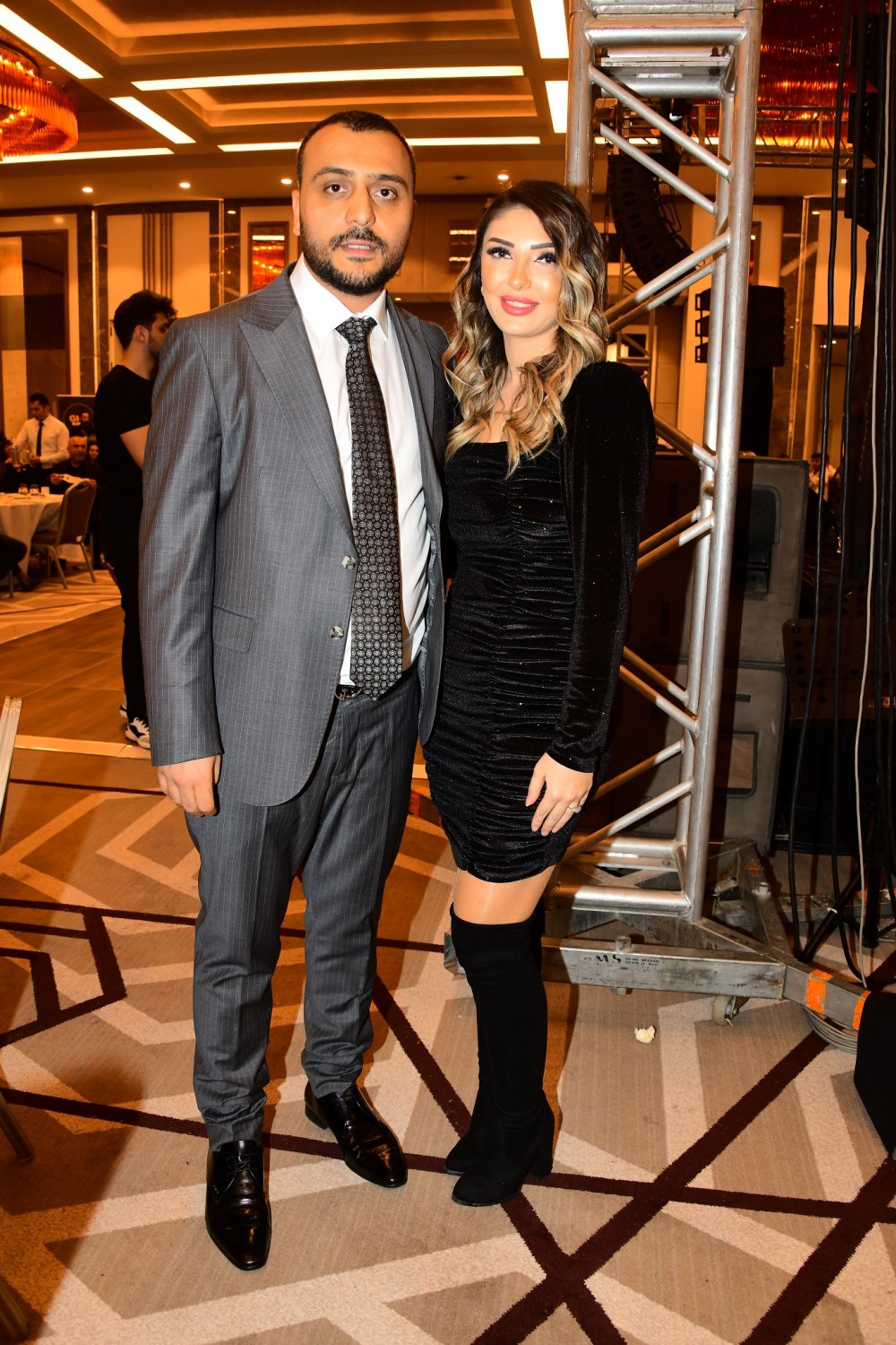 Demet Akalın: Sahnede Derli Toplu Giyinirsek Güzel Olur