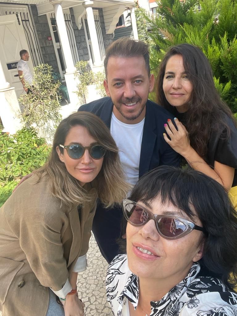 Geniş Aile Dizisinin Yıldızları Yıllar Sonra Buluştu