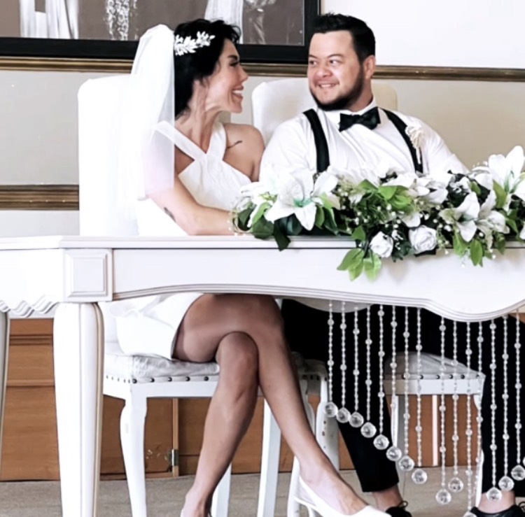 Arka Sıradakiler&#39;in Yıldızı Evlendiğini Açıkladı