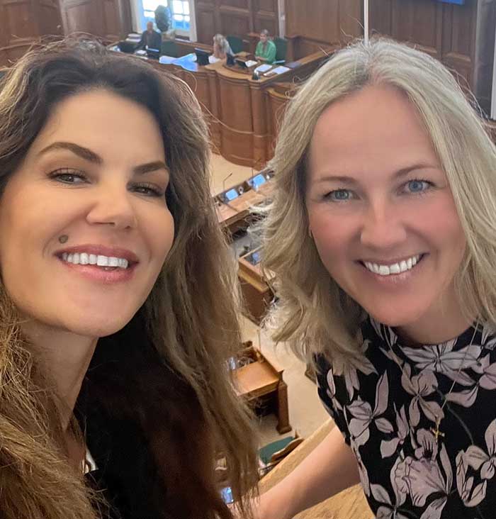 Mecliste Catwalk Yaptı! Görenler Şaştı Kaldı