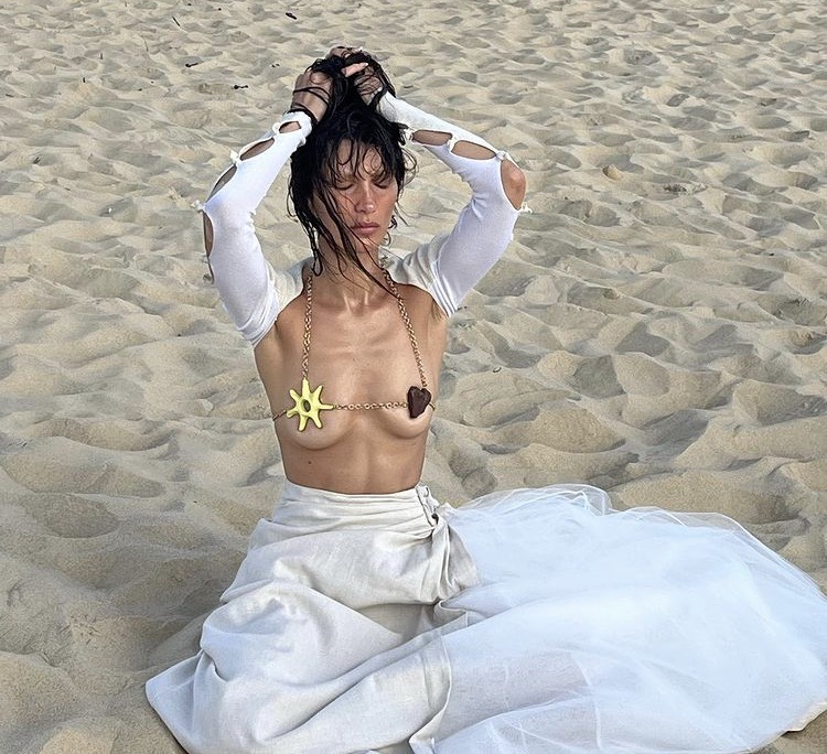 Cüretkar Pozlar! Görenler Dönüp Bir Daha Baktı...