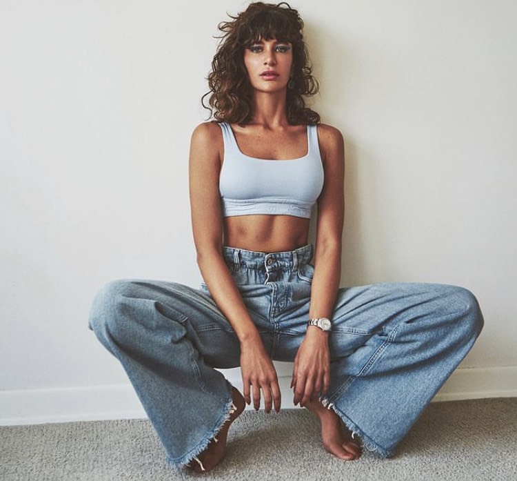 Film Afişi Ortaya Çıktı! Üstsüz Pozu Olay Oldu