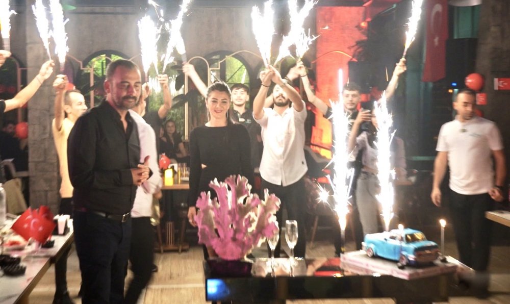 Okday Kaçan'a doğum günü sürprizi