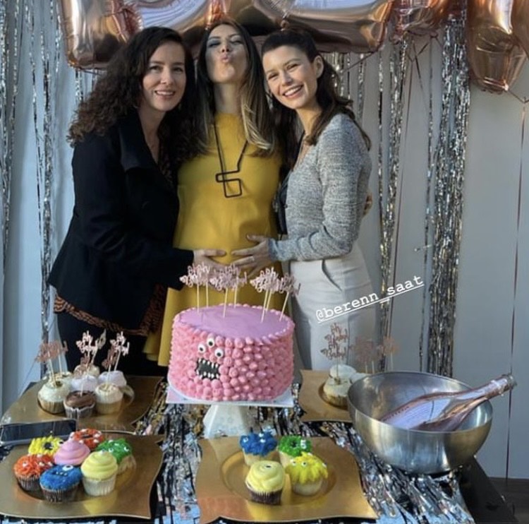 Bebek Müjdesi! Anne Oluyor