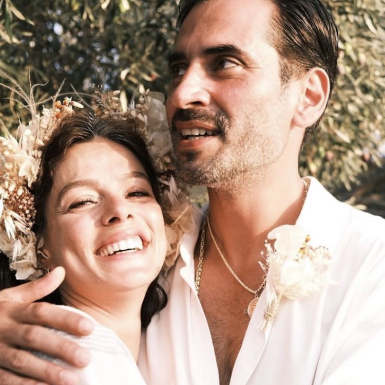 Bebeğinin Fotoğrafını İlk Kez Paylaştı!