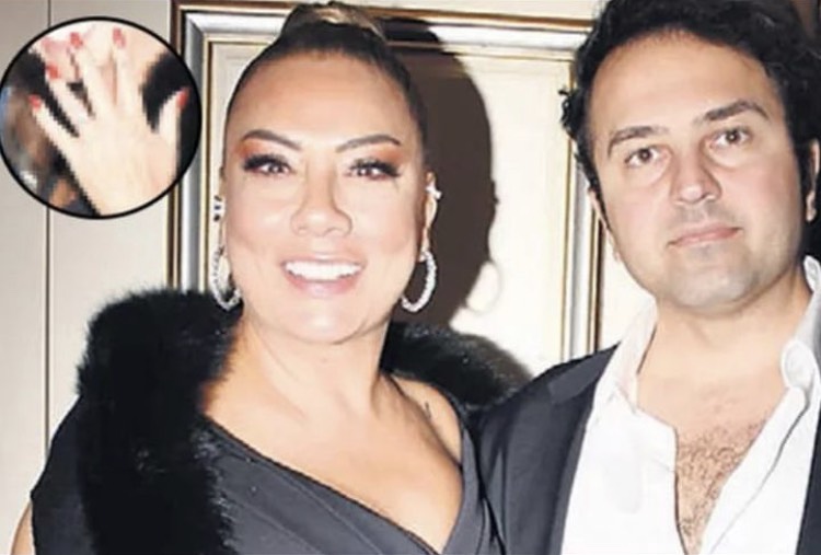 Genç Sevgilisiyle Sessiz Sedasız Evlendi