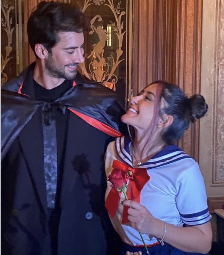 Kural Bozdu! Sevgilisiyle Fotoğrafını Paylaştı