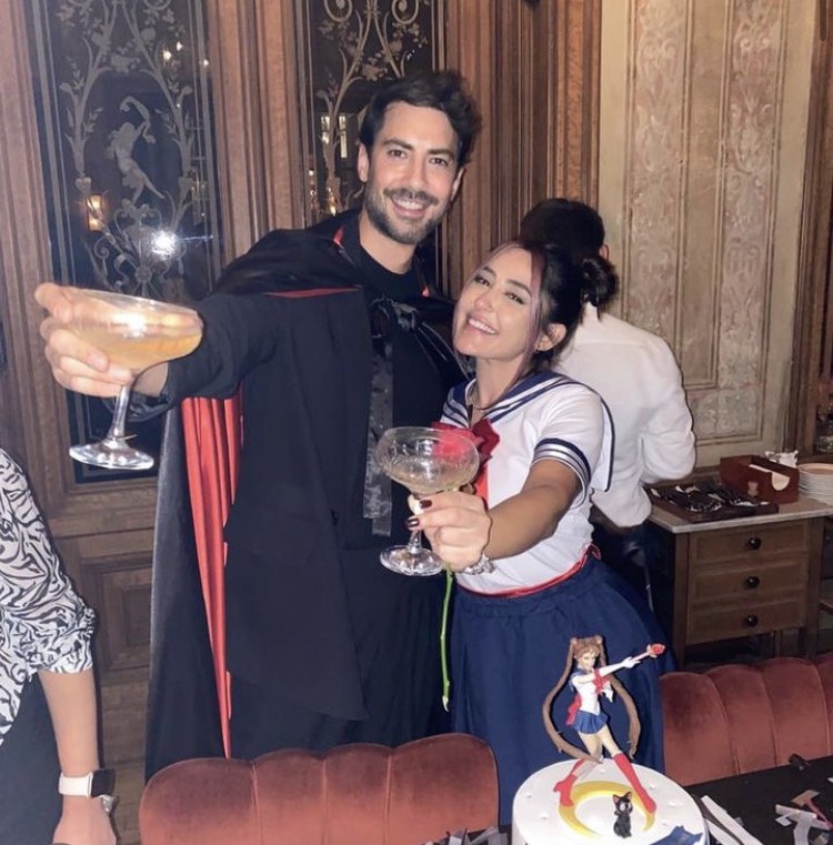 Kural Bozdu! Sevgilisiyle Fotoğrafını Paylaştı