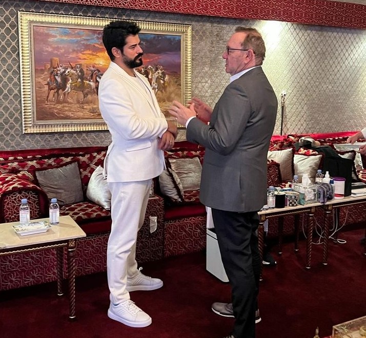 Tuba Ünsal&#039;dan Burak Özçivit&#039;e Ağır Gönderme