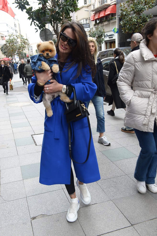 Morena Taraku Köpeğine Aldığı Kıyafetle Şaşırttı