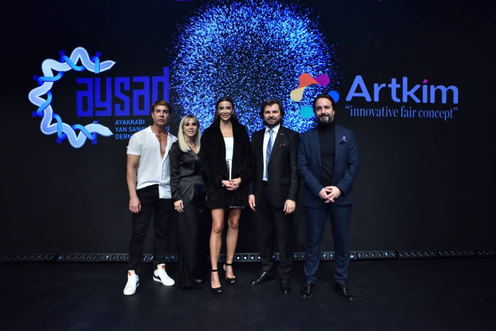 Aysaf Defilesine Özge Ulusoy Damgası!