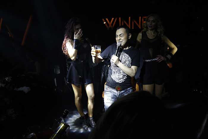 Sahnede Eski Eşine Şok Sözler!