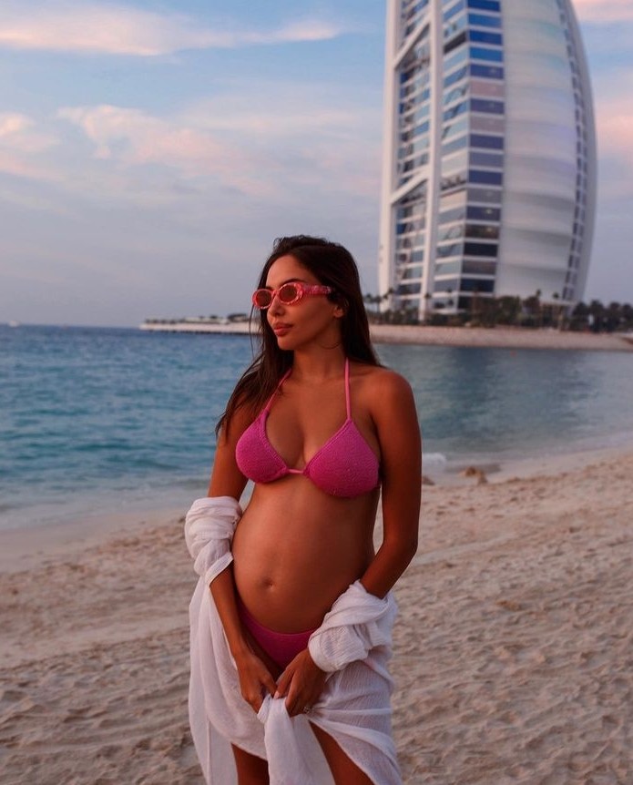 Karnı Burnunda Pozlar