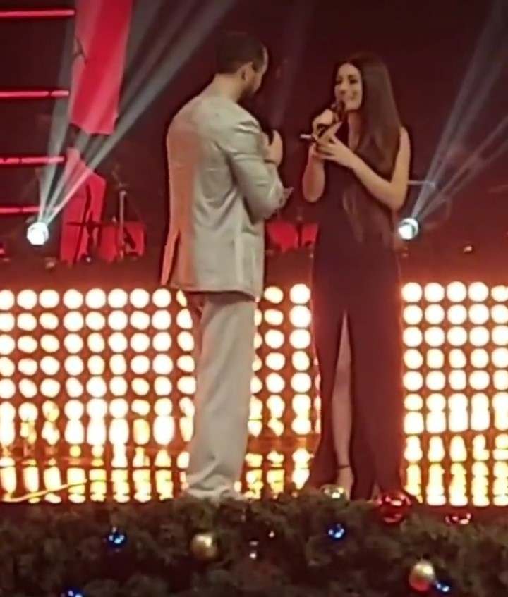 Ayça Ayşin Turan ile Murat Boz&#039;un Romantik Anları