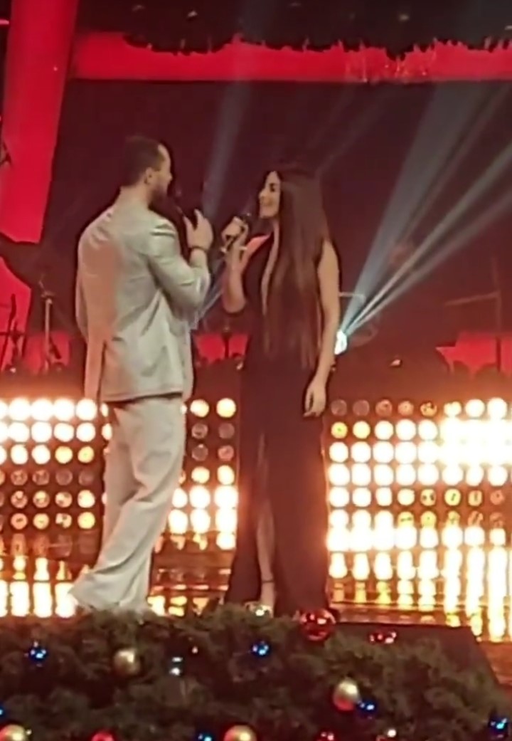 Ayça Ayşin Turan ile Murat Boz&#039;un Romantik Anları