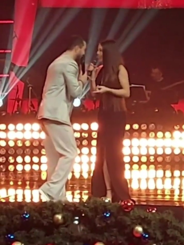 Ayça Ayşin Turan ile Murat Boz&#039;un Romantik Anları